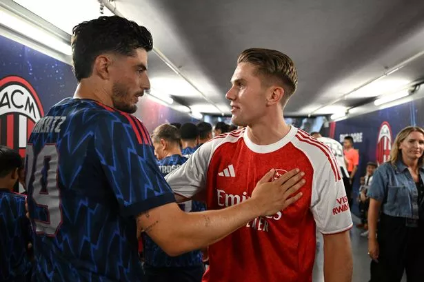 Viktor Gyokeres gây sốt áo đấu trước khi ra mắt Arsenal