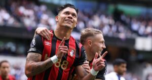 Bournemouth đẩy nhanh tốc độ mua sắm