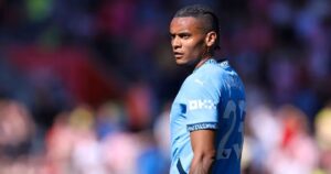 Crystal Palace hỏi mua Manuel Akanji