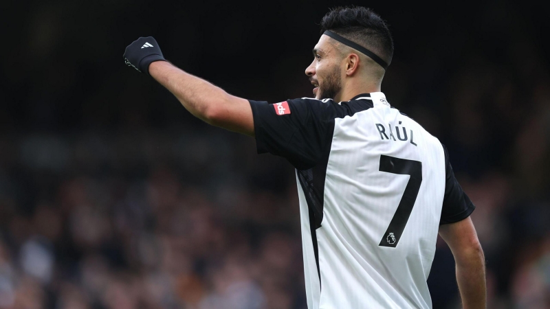 Khó khăn bủa vây Fulham