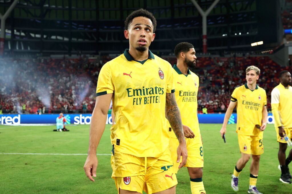 Leeds đàm phán chiêu mộ sao Milan