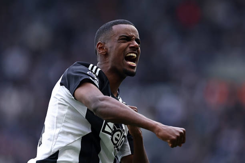 Cuộc rượt đuổi kịch tích giữa Newcastle và Liverpool 