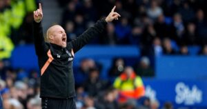 Nottingham Forest có thuyền trưởng mới