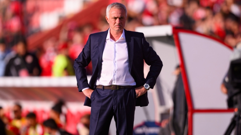 Tương lai HLV Mourinho tại Benfica đang bị đe dọa nghiêm trọng