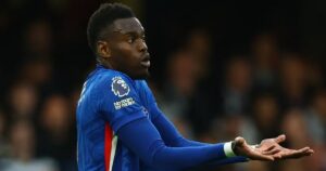 CĐV Chelsea gọi tên Badiashile sau thất bại trước Aston Villa