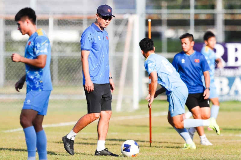 HLV Kim Sang Sik tạo nên dấu ấn tại SEA Games 33