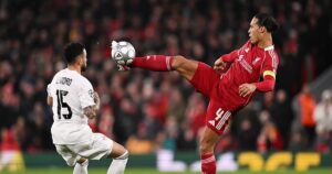 Virgil van Dijk và cú hat-trick kiến tạo