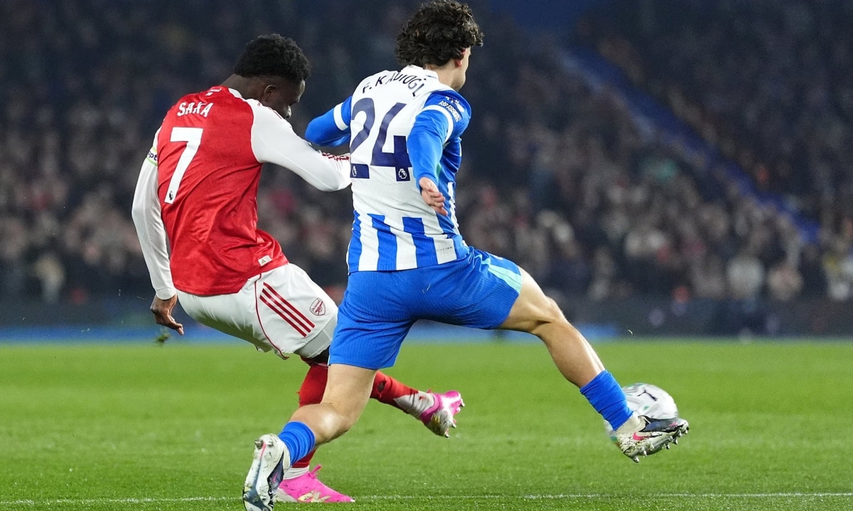 Saka lại ghi bàn cho Arsenal