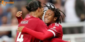 Van Dijk chỉ ra tầm quan trọng của Salah với tài năng trẻ Ngumoha